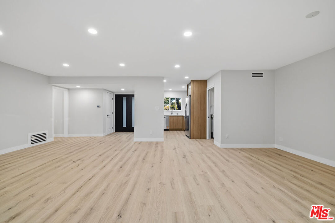 10557 Reseda Blvd