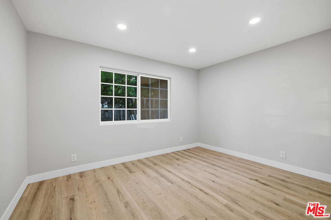 10557 Reseda Blvd