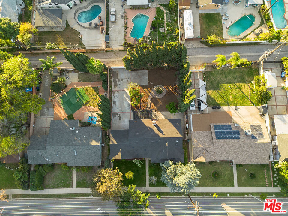 10557 Reseda Blvd