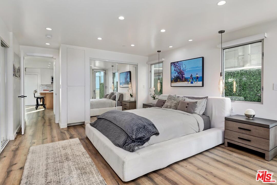 1255 Palisades Beach Rd