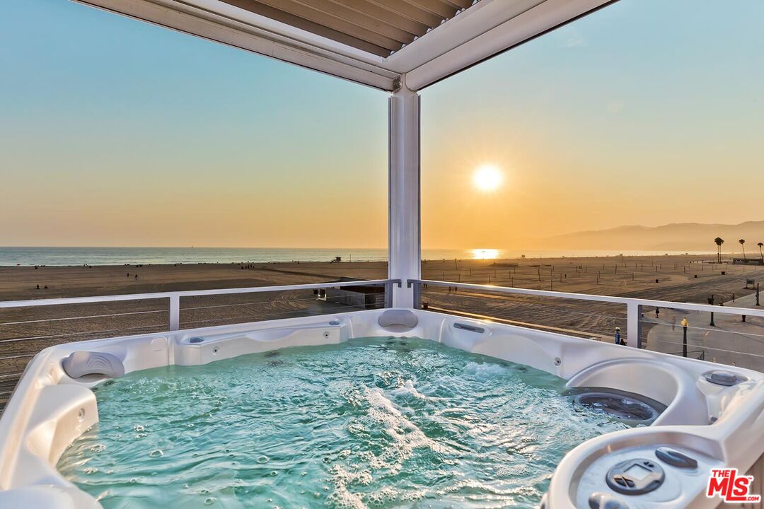 1255 Palisades Beach Rd