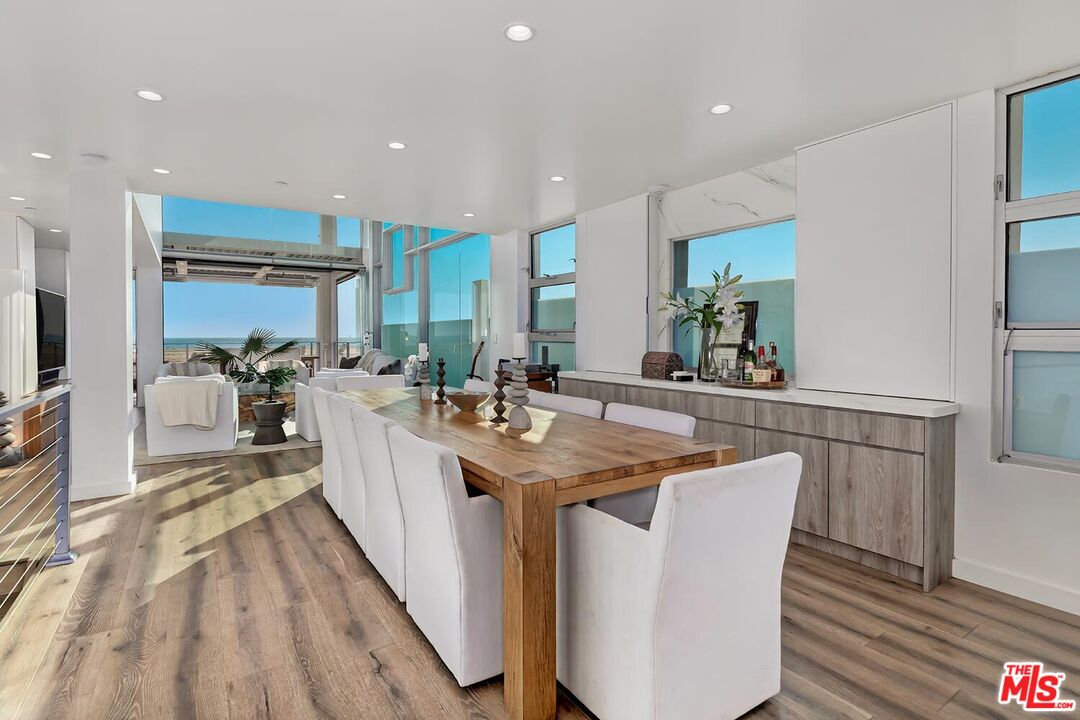 1255 Palisades Beach Rd