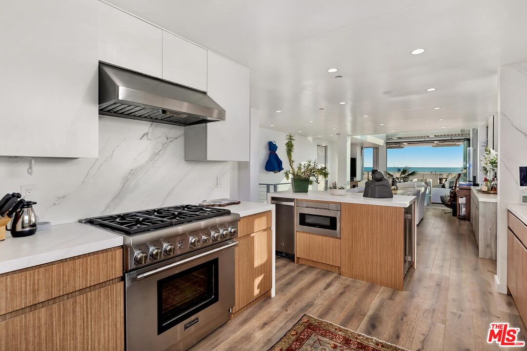 1255 Palisades Beach Rd