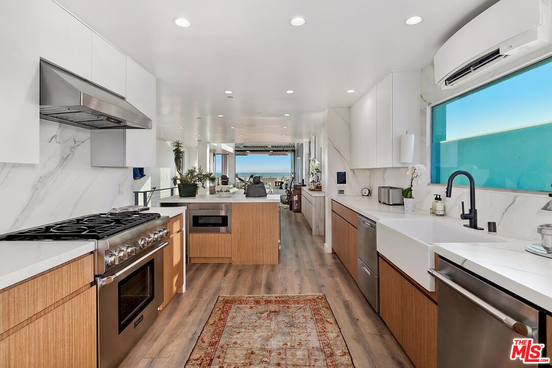 1255 Palisades Beach Rd