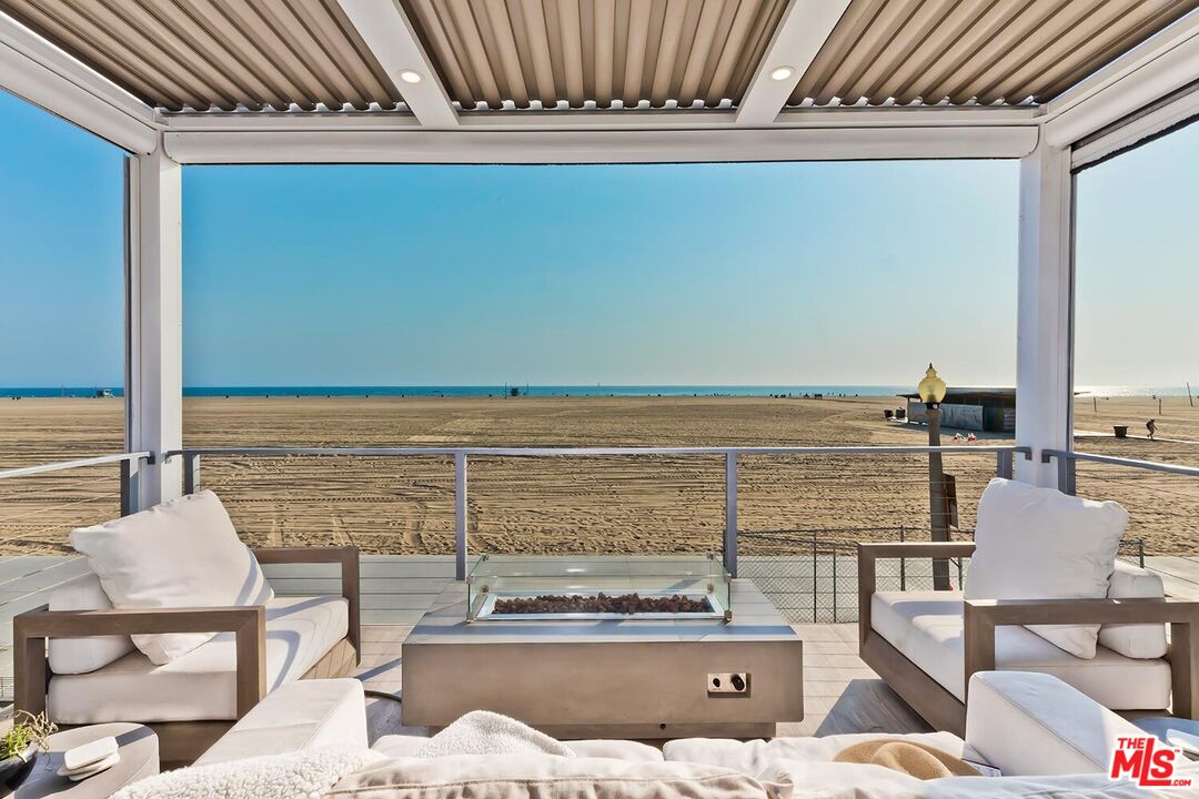 1255 Palisades Beach Rd
