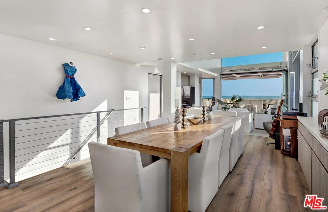 1255 Palisades Beach Rd