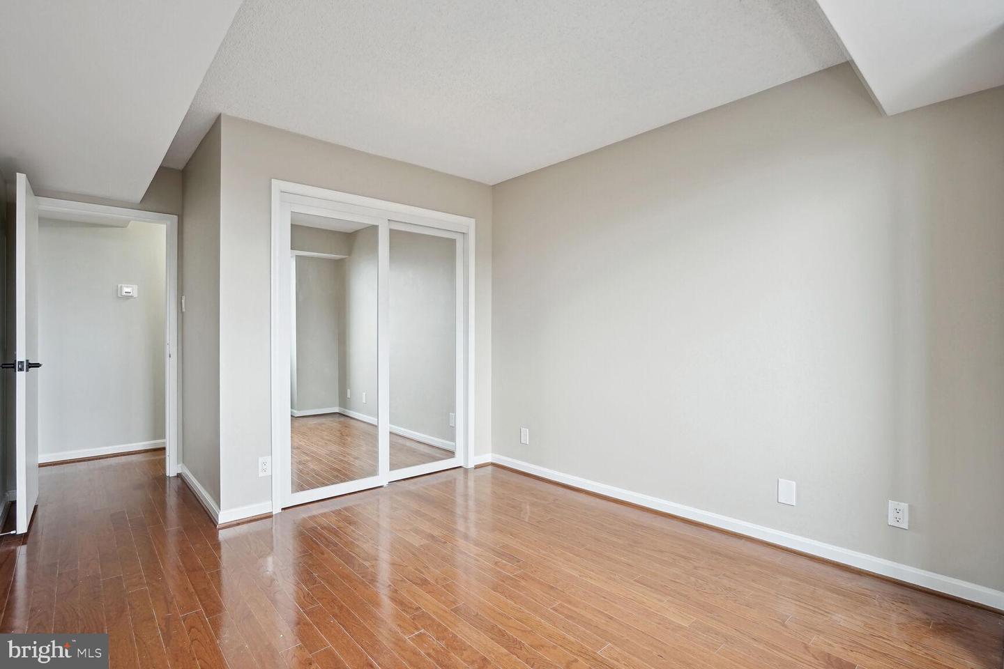 3800 Fairfax Dr #914