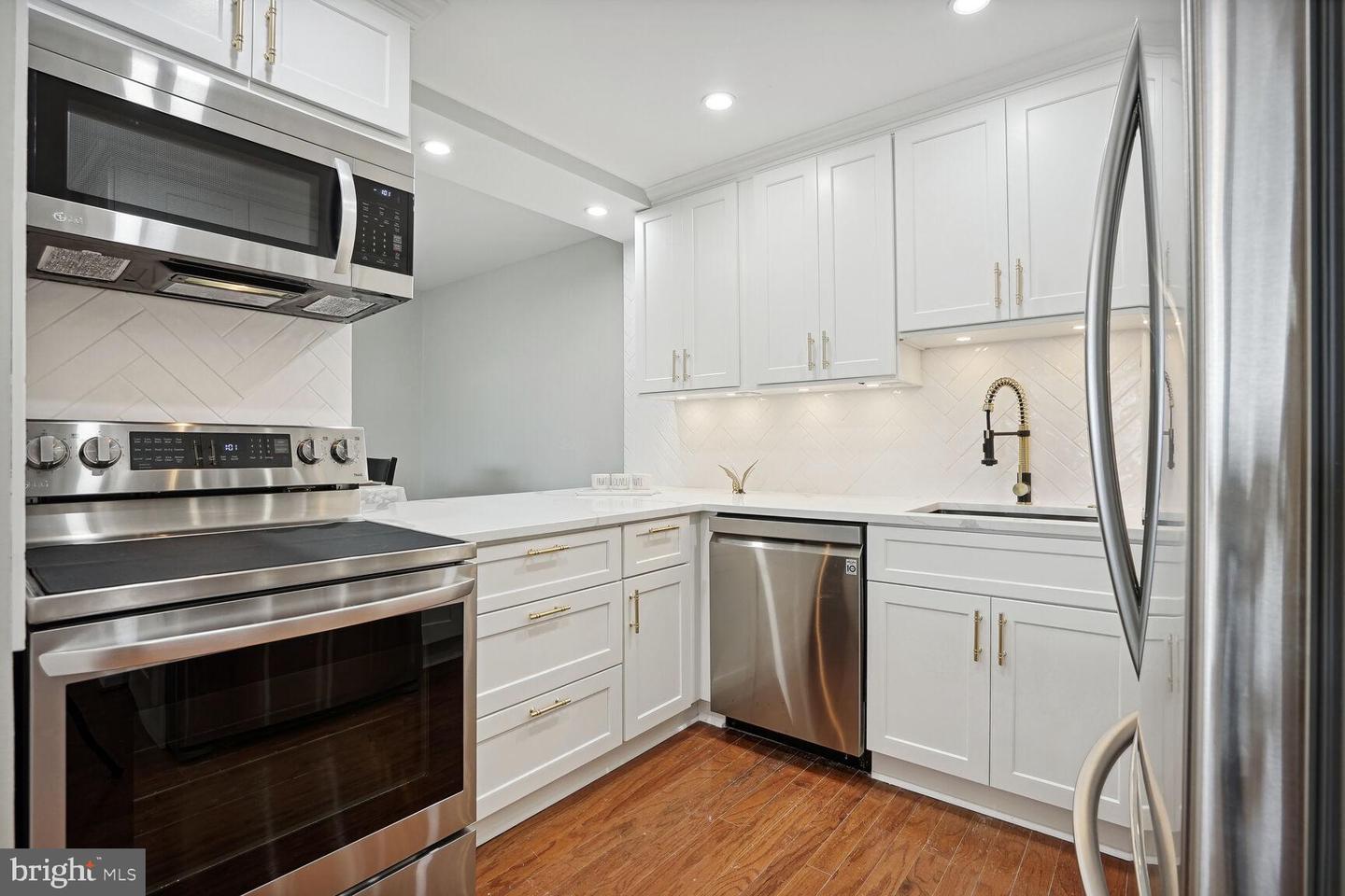 3800 Fairfax Dr #914