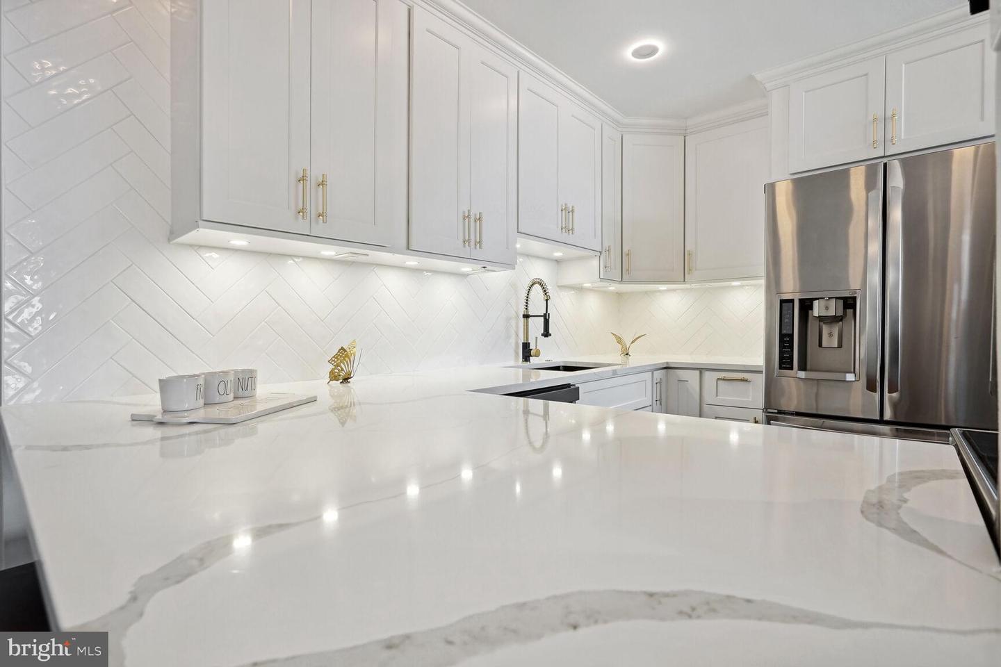 3800 Fairfax Dr #914