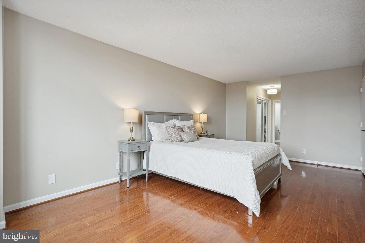 3800 Fairfax Dr #914