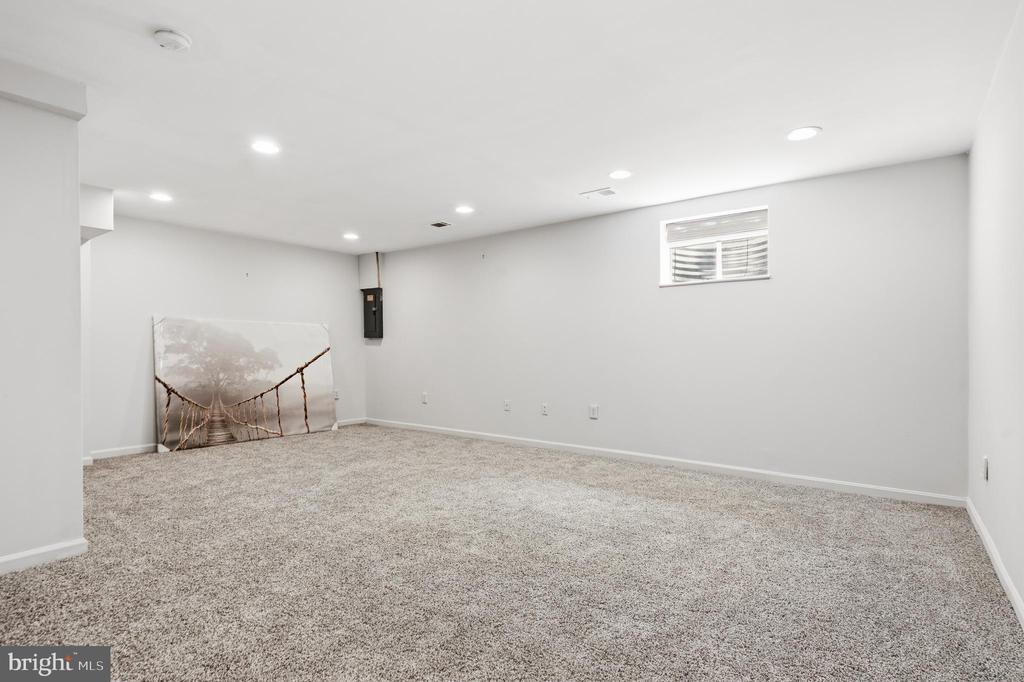 9932 LONGFORD COURT