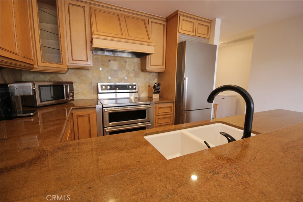 7305 Marina Pacifica Drive N