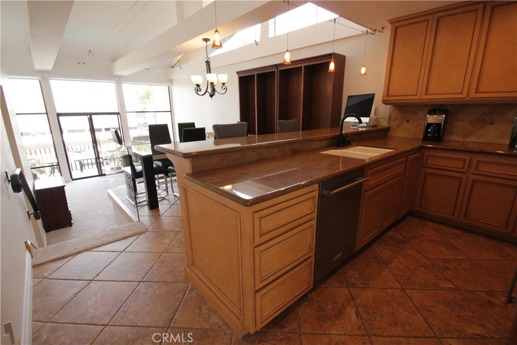 7305 Marina Pacifica Drive N