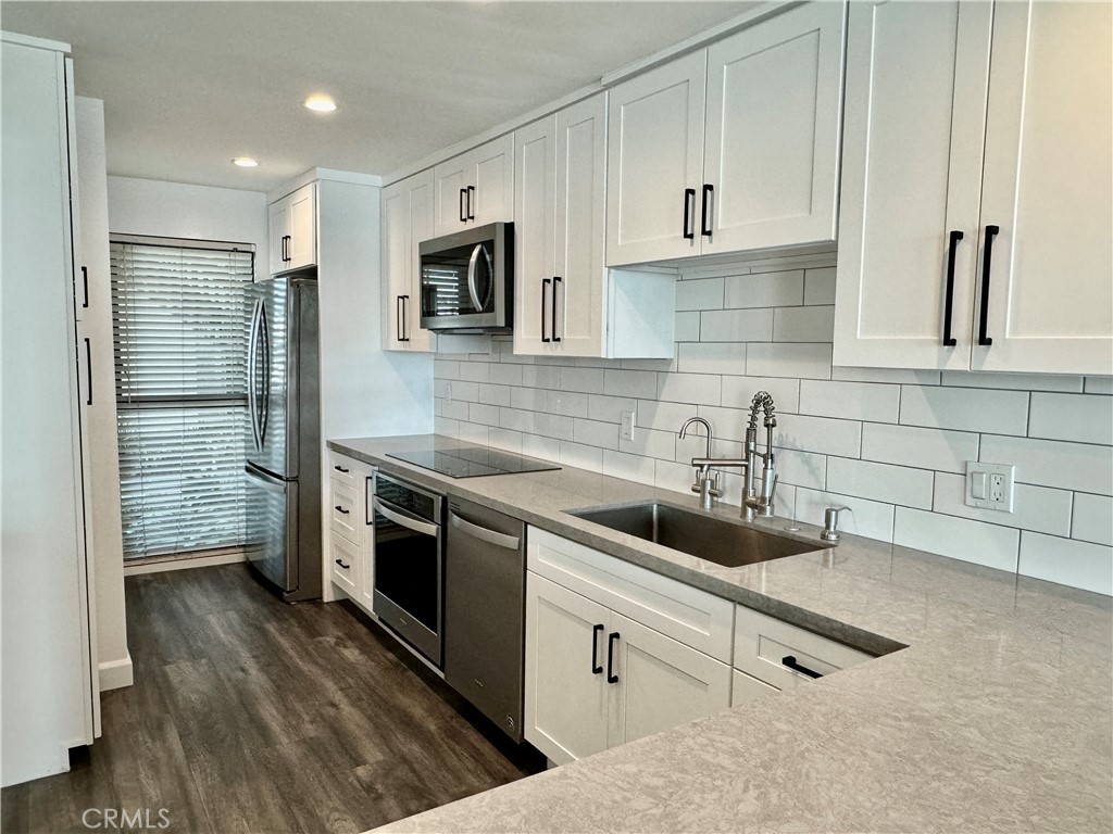 7137 Marina Pacifica Drive N