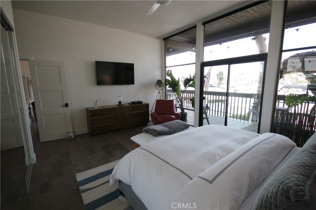 5129 Marina Pacifica Drive N