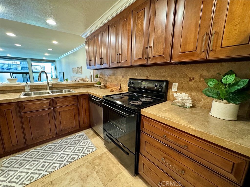 5104 Marina Pacifica Drive S