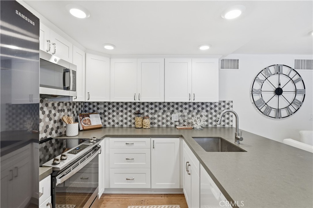 6126 Marina Pacifica N