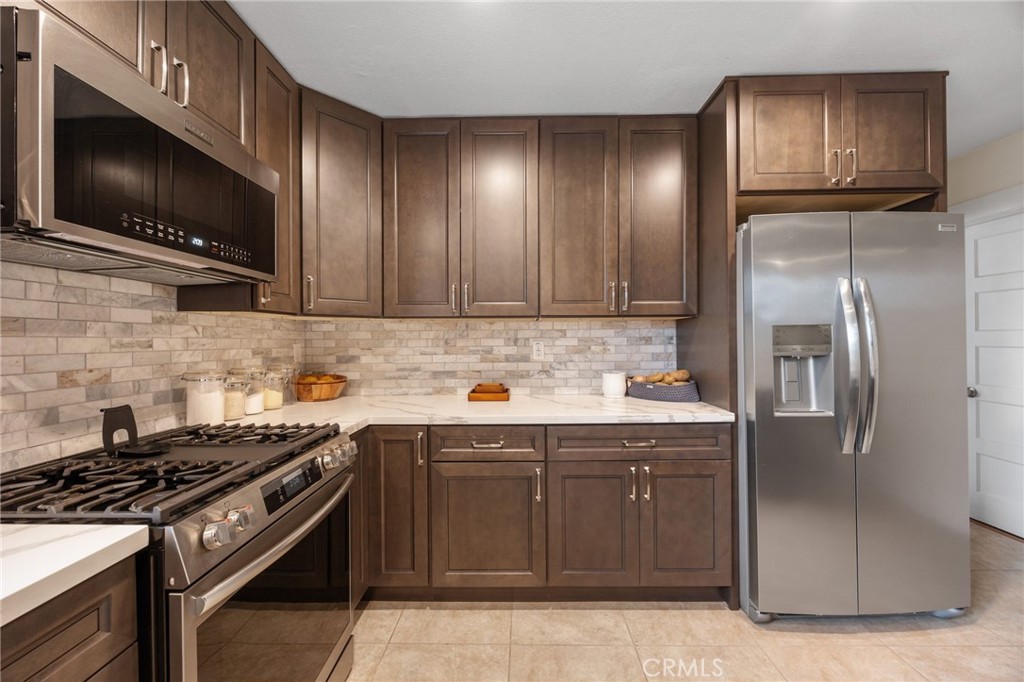3521 W 58th Place