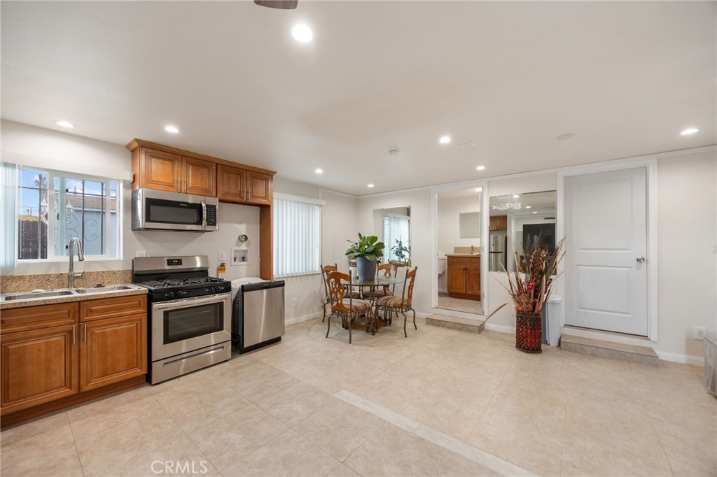 3521 W 58th Place