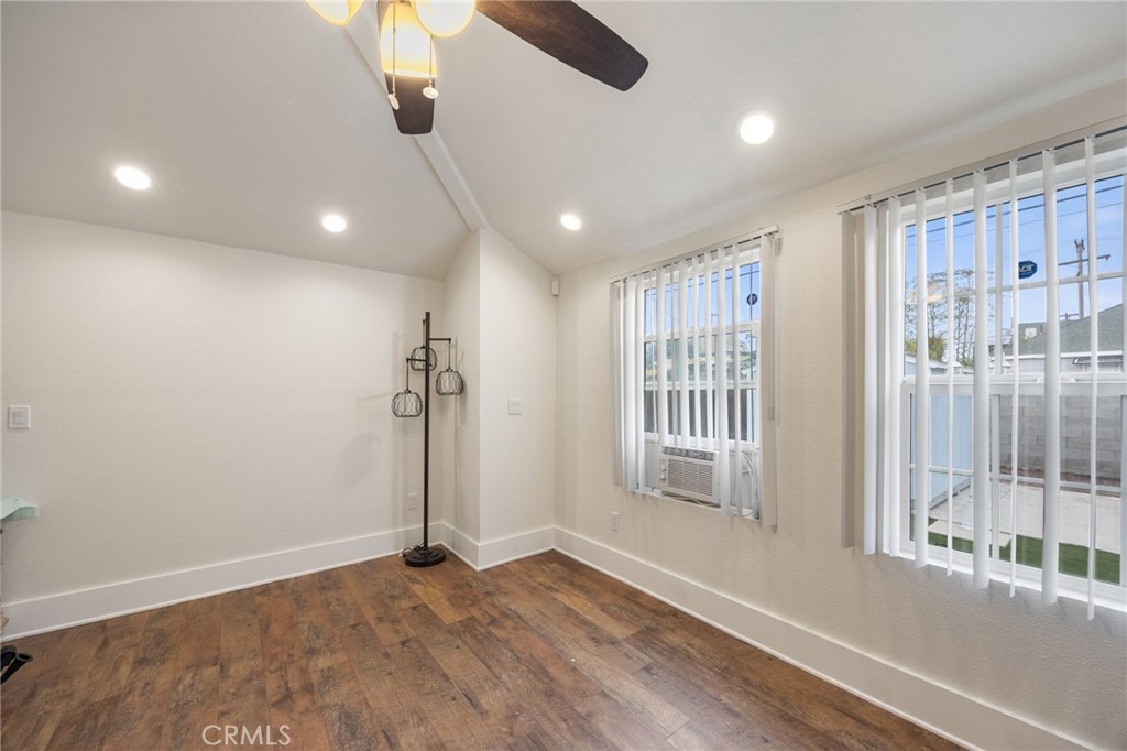 3521 W 58th Place