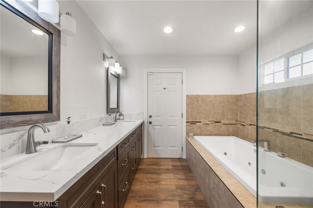 3521 W 58th Place