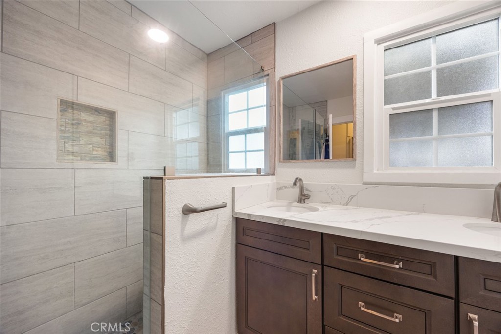 3521 W 58th Place