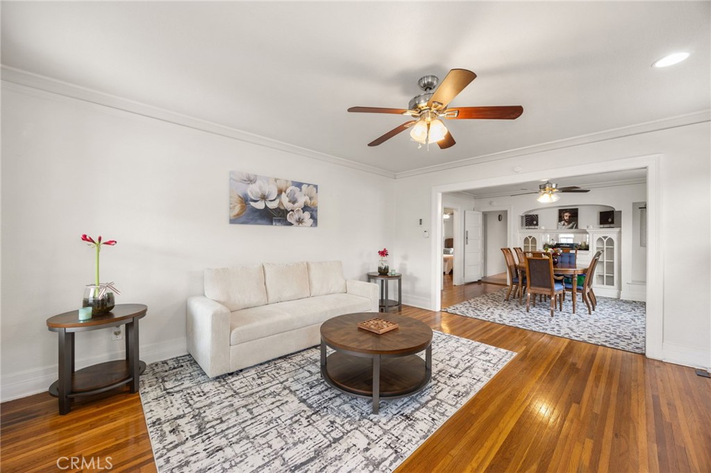 3521 W 58th Place
