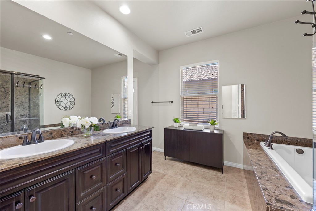 74121 Kingston Court E