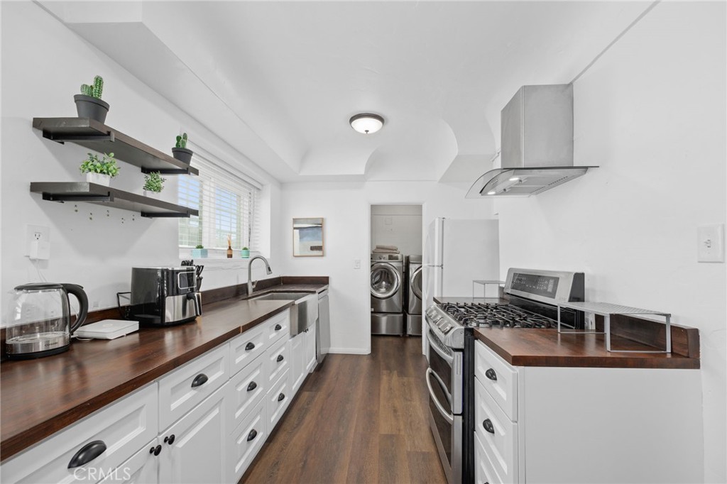 8319 S Van Ness