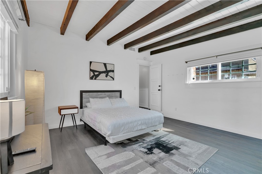8319 S Van Ness