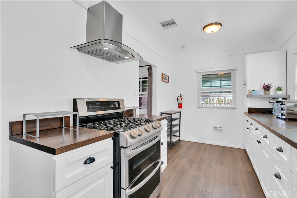8319 S Van Ness