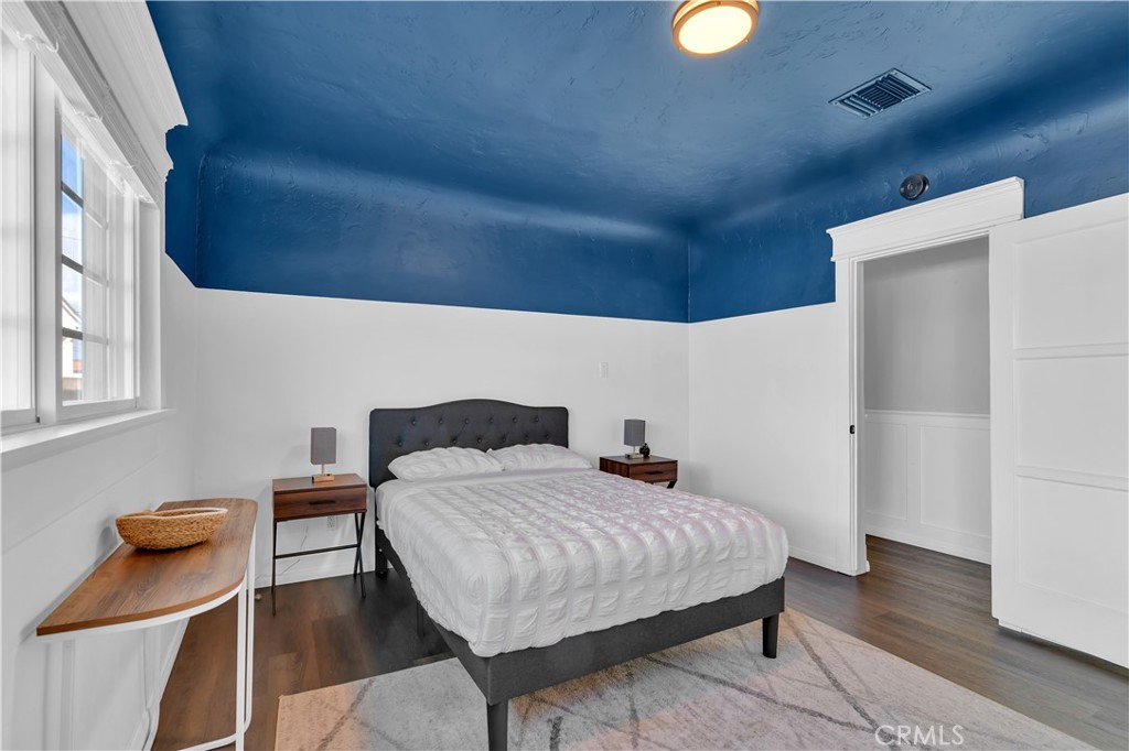 8319 S Van Ness
