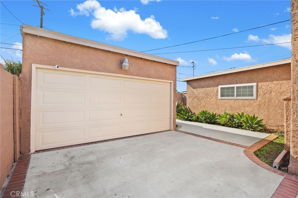8319 S Van Ness