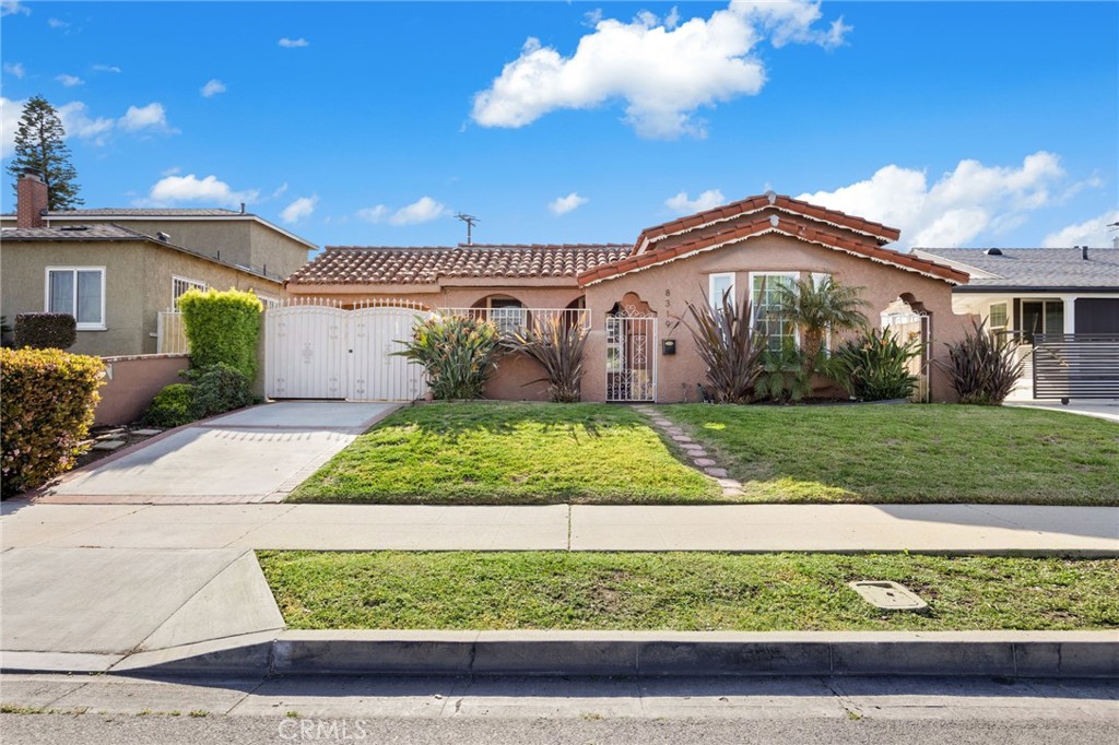 8319 S Van Ness