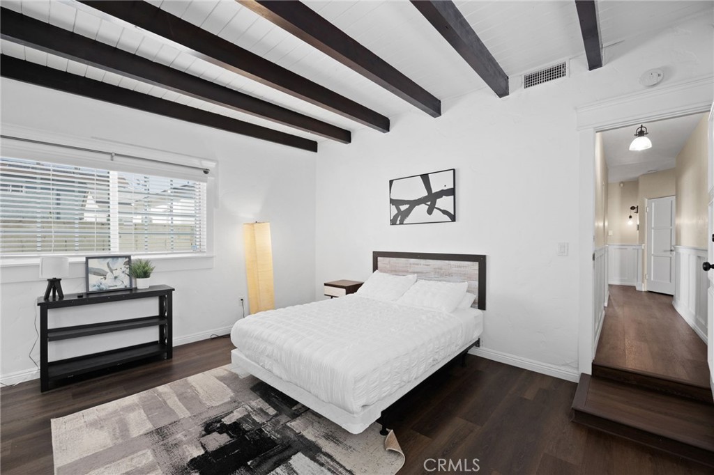 8319 S Van Ness