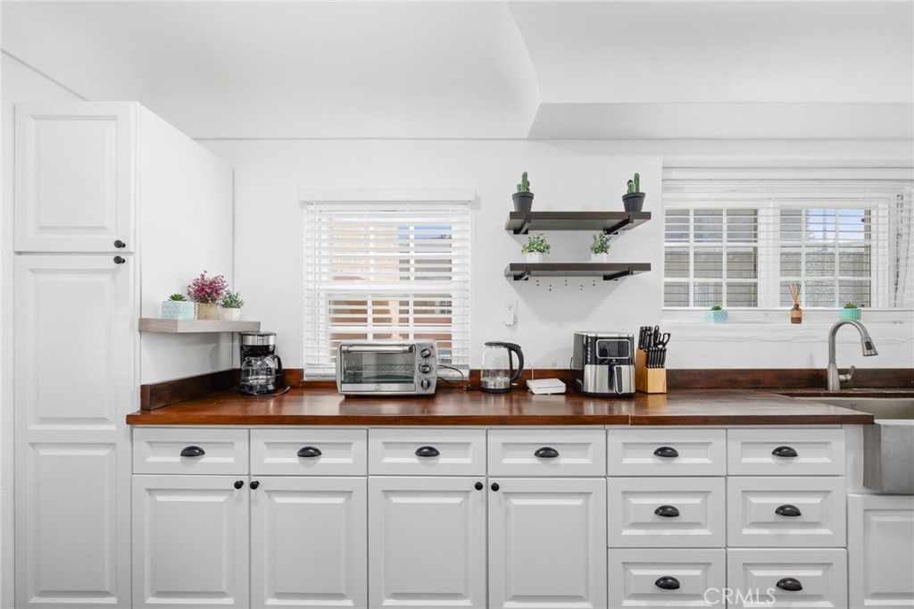 8319 S Van Ness