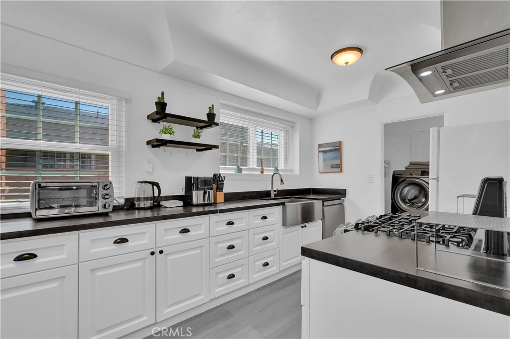 8319 S Van Ness