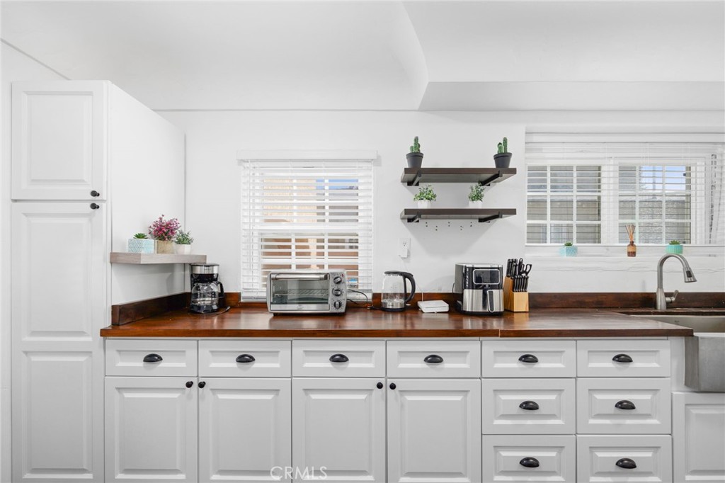 8319 S Van Ness