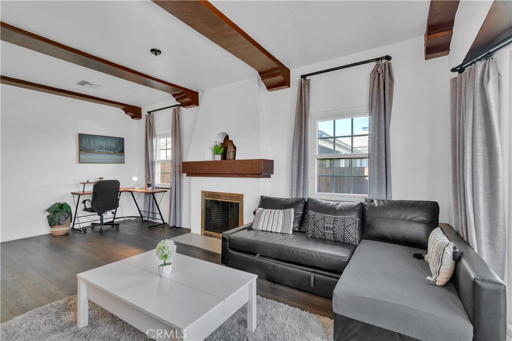 8319 S Van Ness