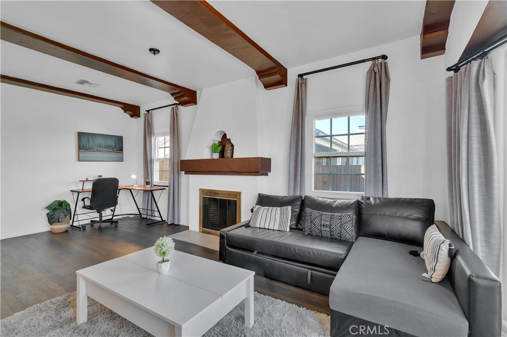 8319 S Van Ness
