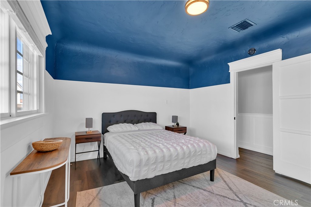 8319 S Van Ness