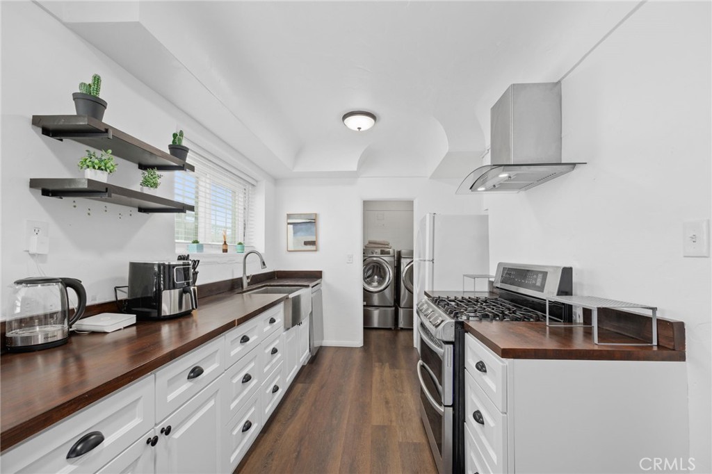 8319 S Van Ness