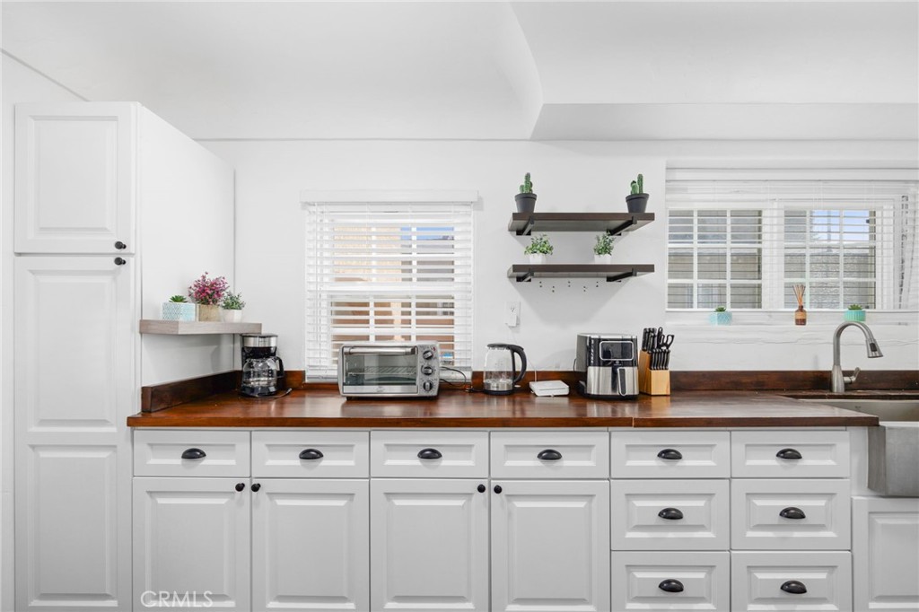 8319 S Van Ness