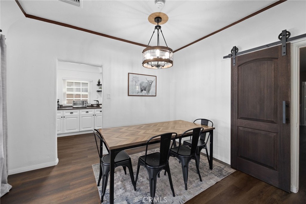 8319 S Van Ness