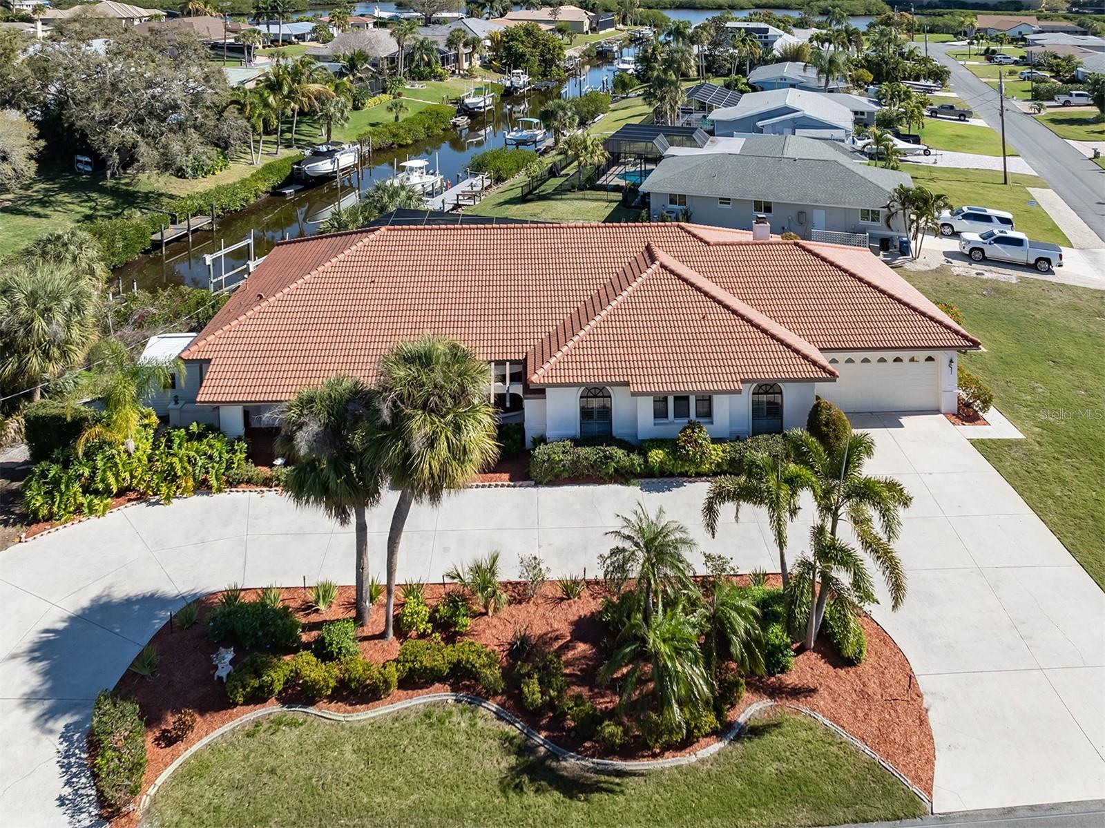 434 N SHORE DR