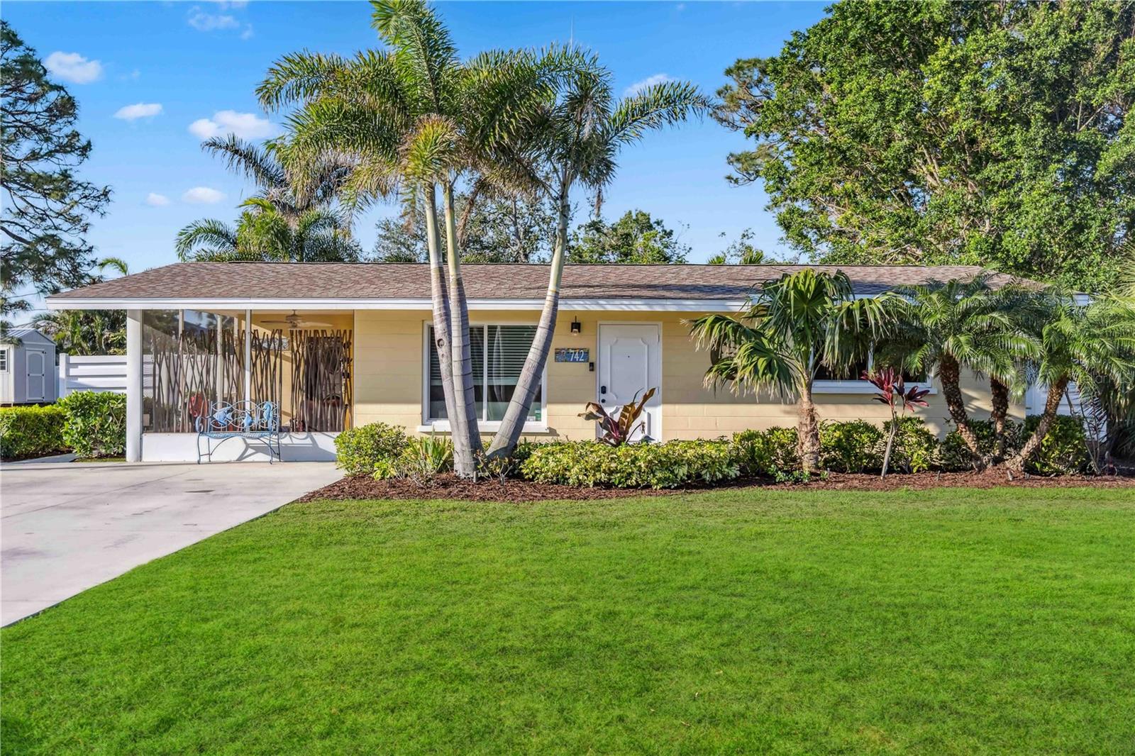 742 GOLF DR