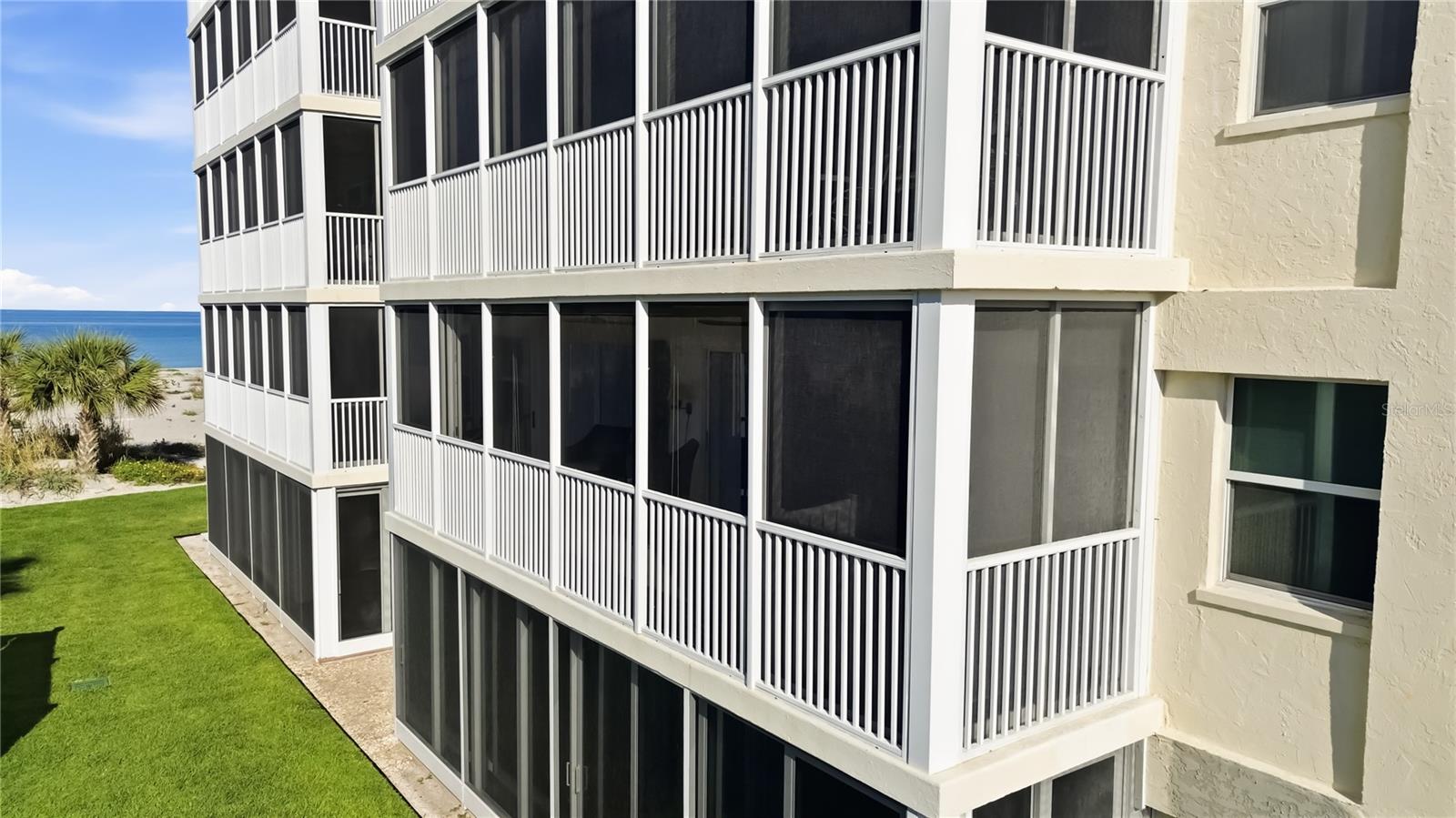 1150 TARPON CENTER DR #208