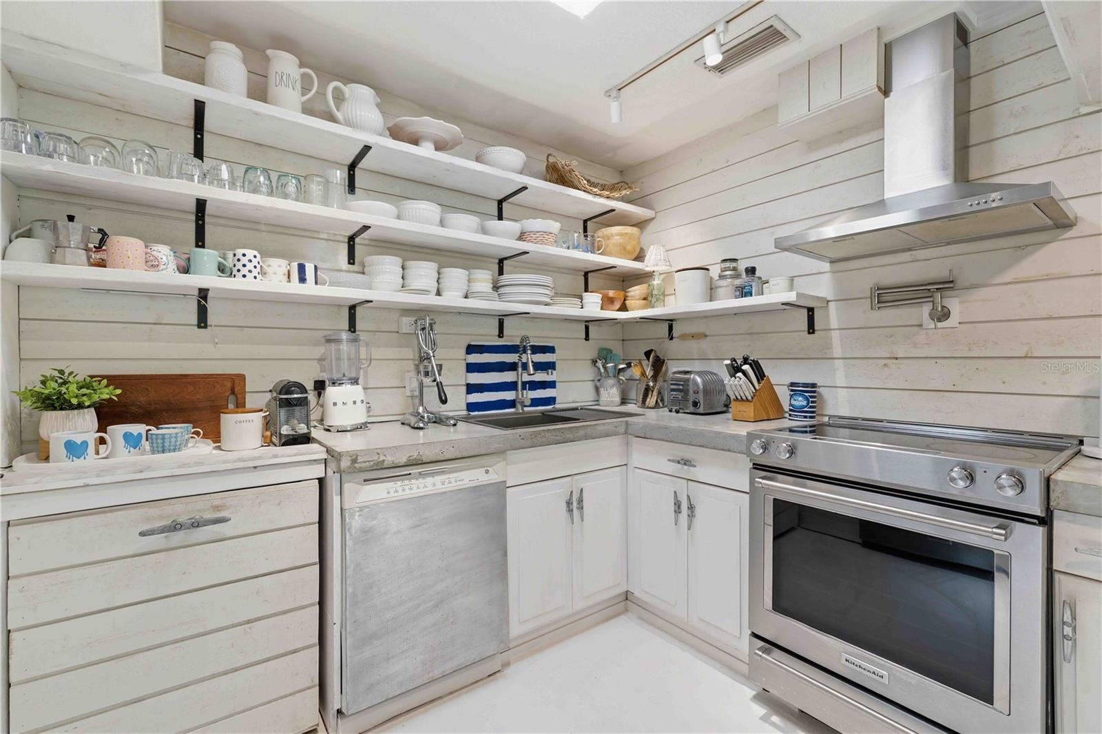 624 BAYSHORE RD