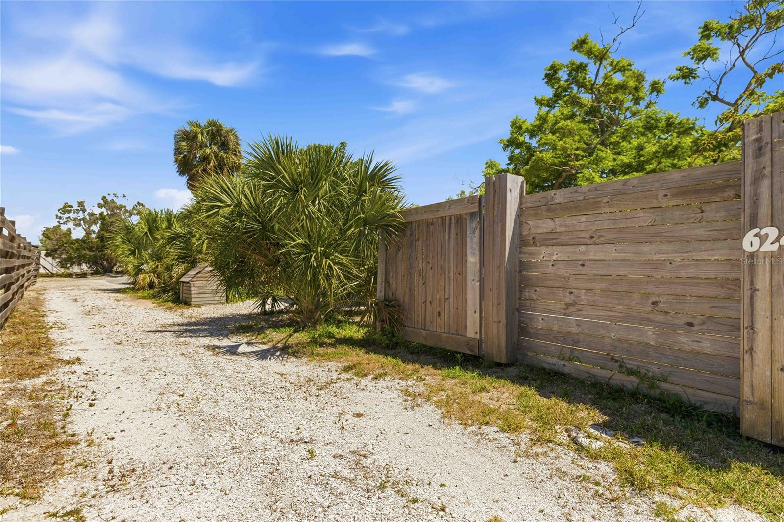624 BAYSHORE RD