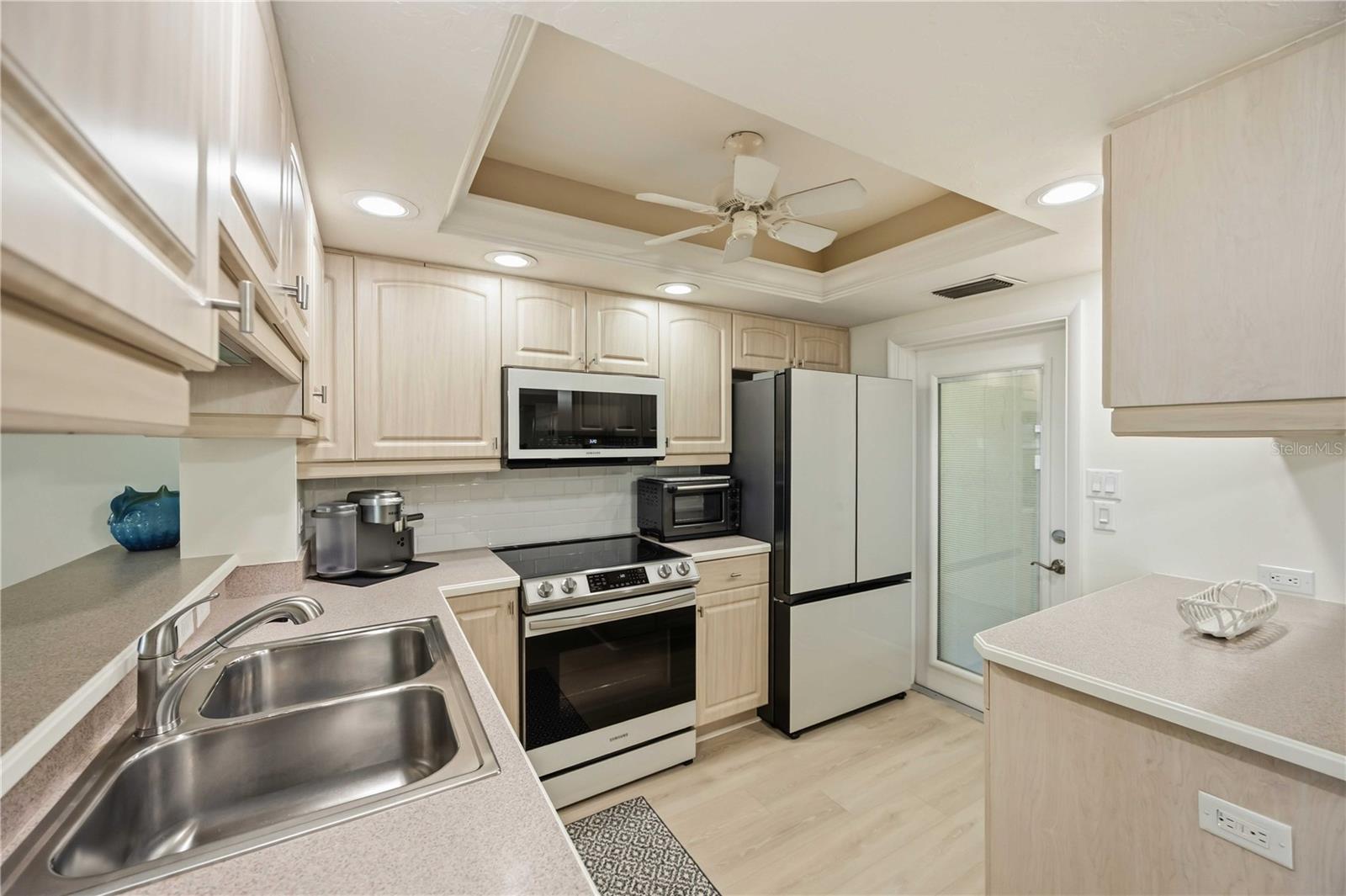 1150 TARPON CENTER DR ##208